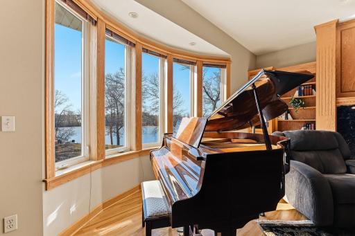 Expansive bay window showcasing breathtaking lake views.