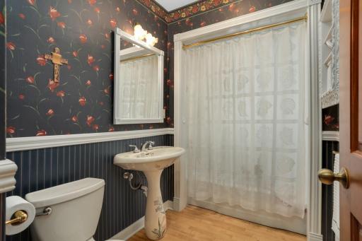Full main floor bath