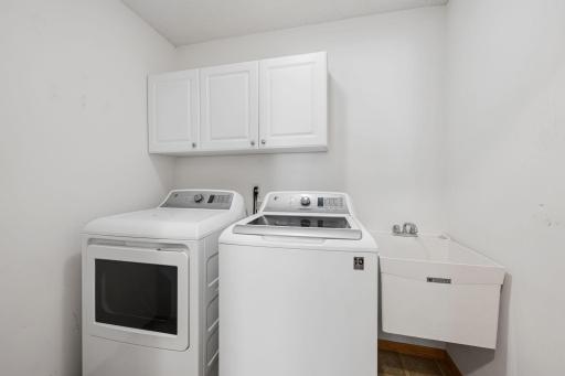 37-web-or-mls-12554-thrush-st-nw laundry.jpg