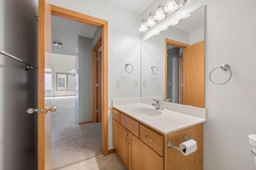 36-web-or-mls-12554-thrush-st-nw bathroom.jpg