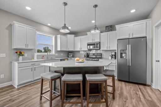 Eat-in kitchen with quartz countertops