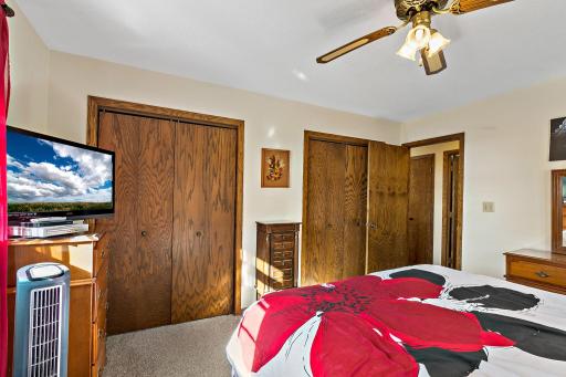 12964 E 270th Street, Kenyon, MN 55946