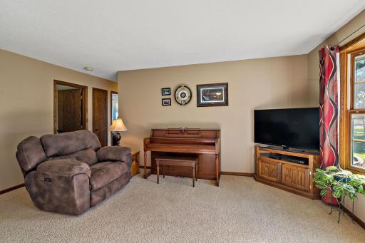 12964 E 270th Street, Kenyon, MN 55946
