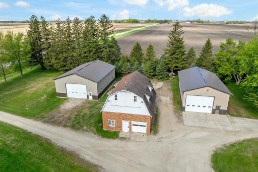 Whatever you are yearning, whether shop, toys, animals or just storage, this property checks all the boxes.