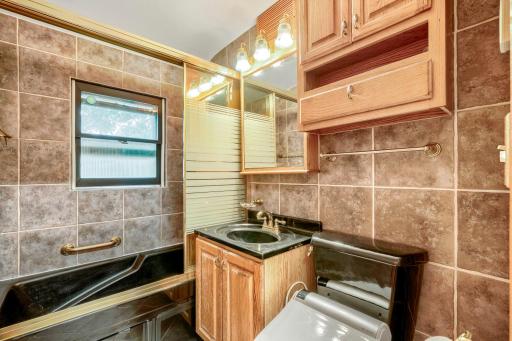 Full Bath W/Jetted Tub