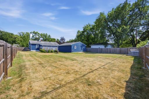 Huge fenced yard