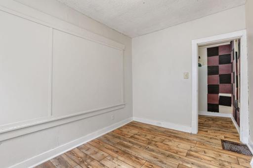 2922 N Sheridan Ave - Web Quality - 011 - 11 Bedroom.jpg