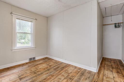 2922 N Sheridan Ave - Web Quality - 013 - 13 Bedroom.jpg