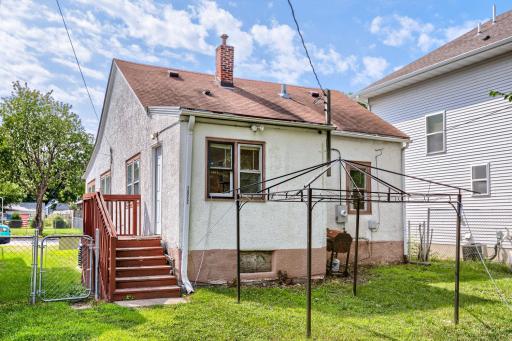 2922 N Sheridan Ave - Web Quality - 015 - 15 Exterior Rear.jpg