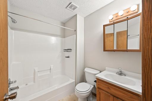 6262 7th Street N, Oakdale, MN 55128