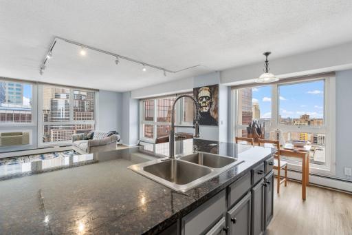 34-web-or-mls-433 S 7th St 1801-33.jpg