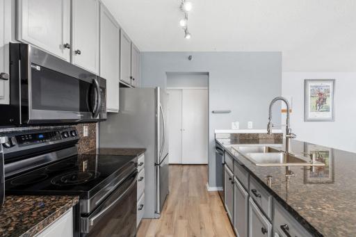 33-web-or-mls-433 S 7th St 1801-32.jpg