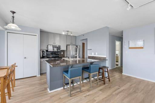 28-web-or-mls-433 S 7th St 1801-27.jpg