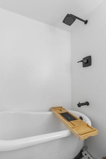 49-web-or-mls-433 S 7th St 1801-48.jpg