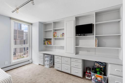 46-web-or-mls-433 S 7th St 1801-45.jpg