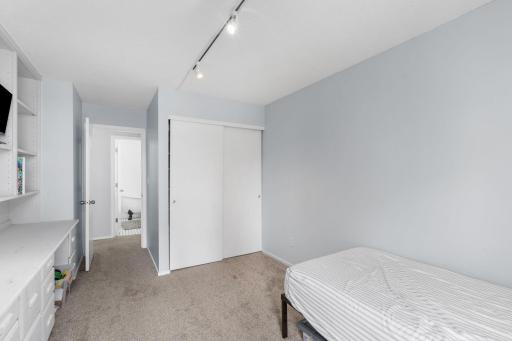 45-web-or-mls-433 S 7th St 1801-44.jpg