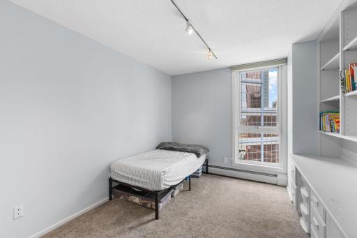 44-web-or-mls-433 S 7th St 1801-43.jpg
