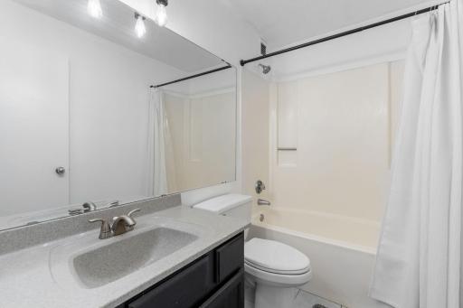 41-web-or-mls-433 S 7th St 1801-40.jpg