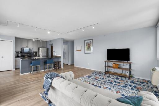 26-web-or-mls-433 S 7th St 1801-25.jpg