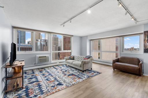 25-web-or-mls-433 S 7th St 1801-24.jpg