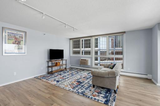 24-web-or-mls-433 S 7th St 1801-23.jpg