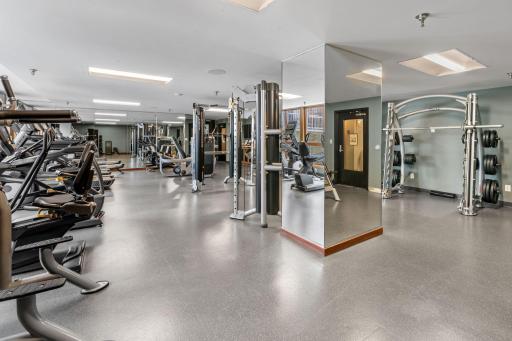16-web-or-mls-433 S 7th St 1801-15.jpg