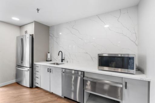 11-web-or-mls-433 S 7th St 1801-10.jpg