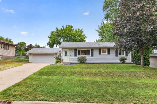 Welcome home to your well cared for rambler in Inver Grove Heights