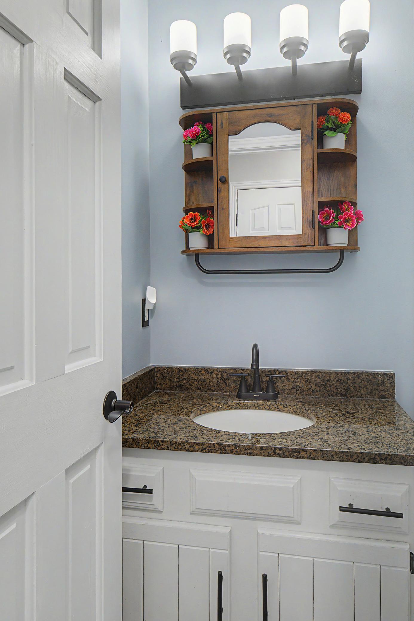 Main Floor 1/2 Bath