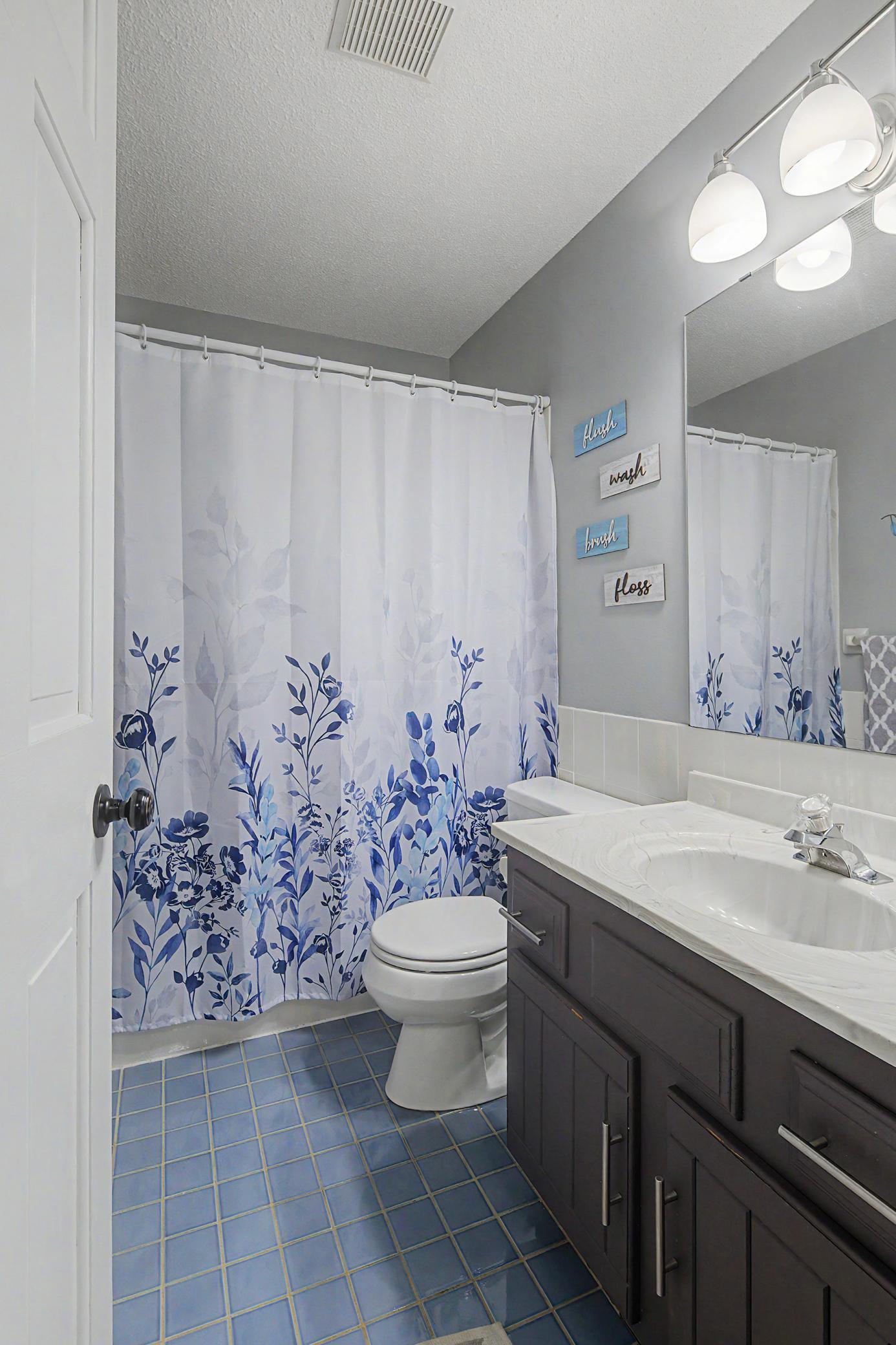 Upper Level Full Bath