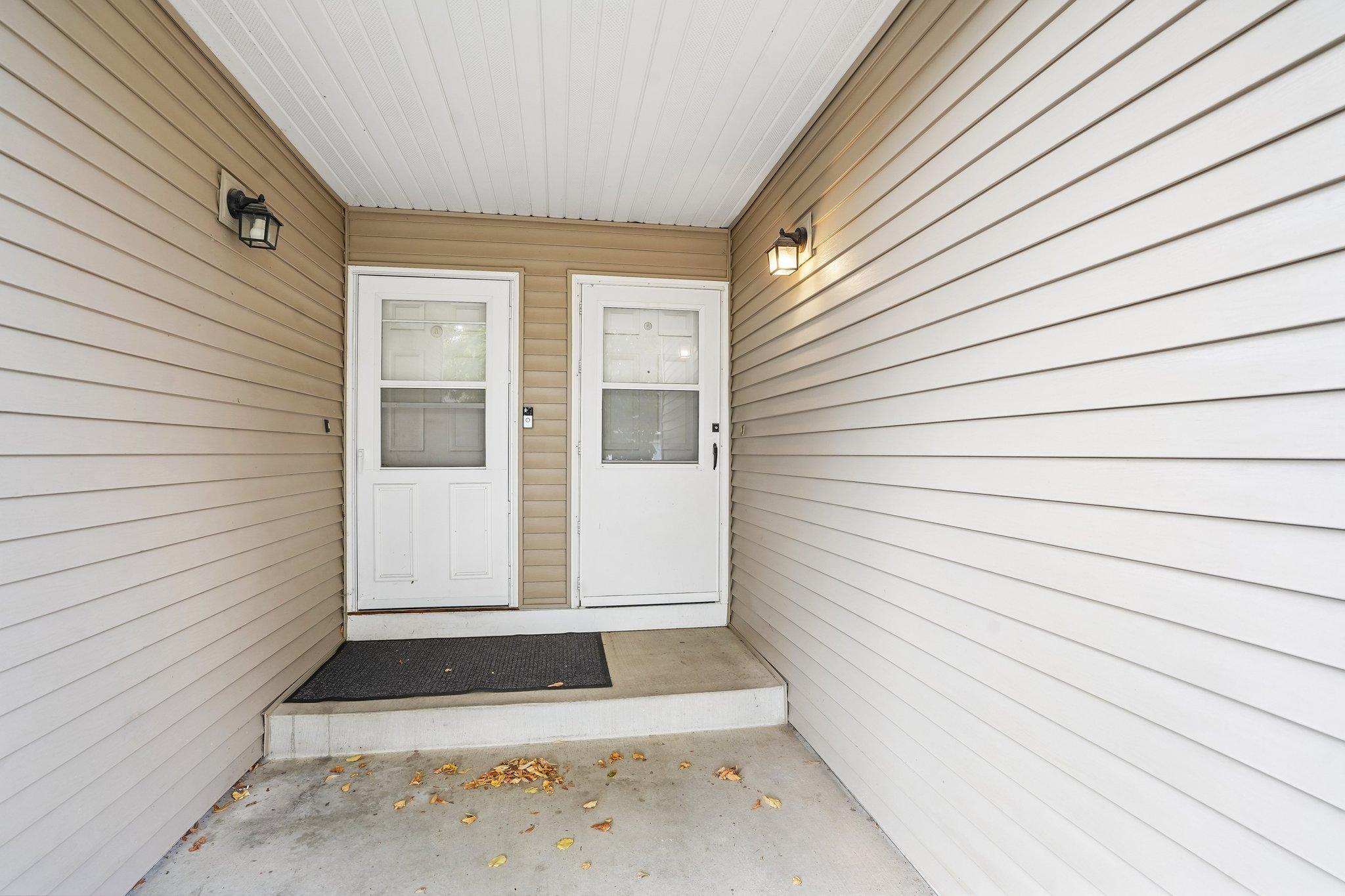 4-web-or-mls-Whispering River Ln-S0409-004.jpg