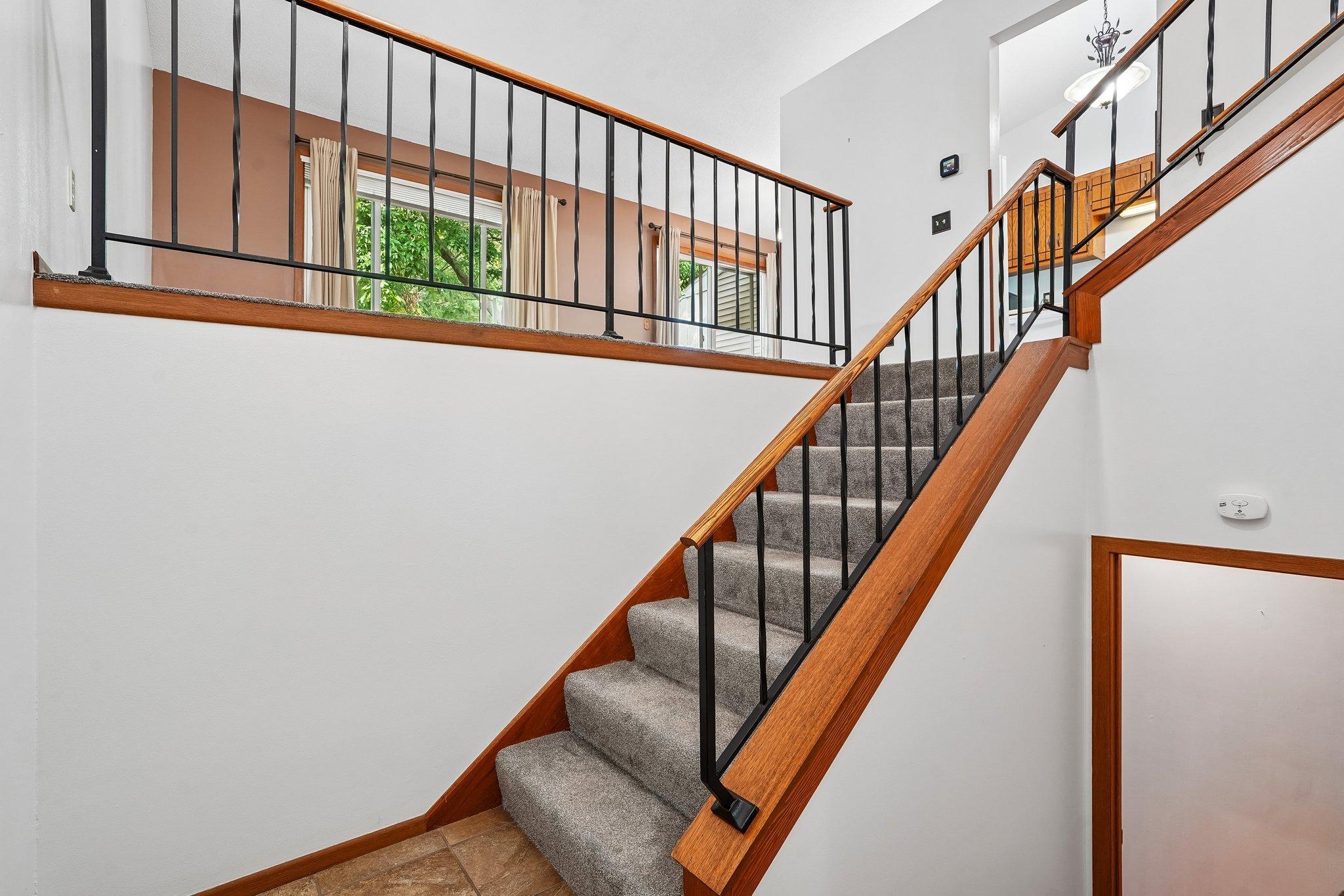 7-web-or-mls-Whispering River Ln-S0409-007.jpg