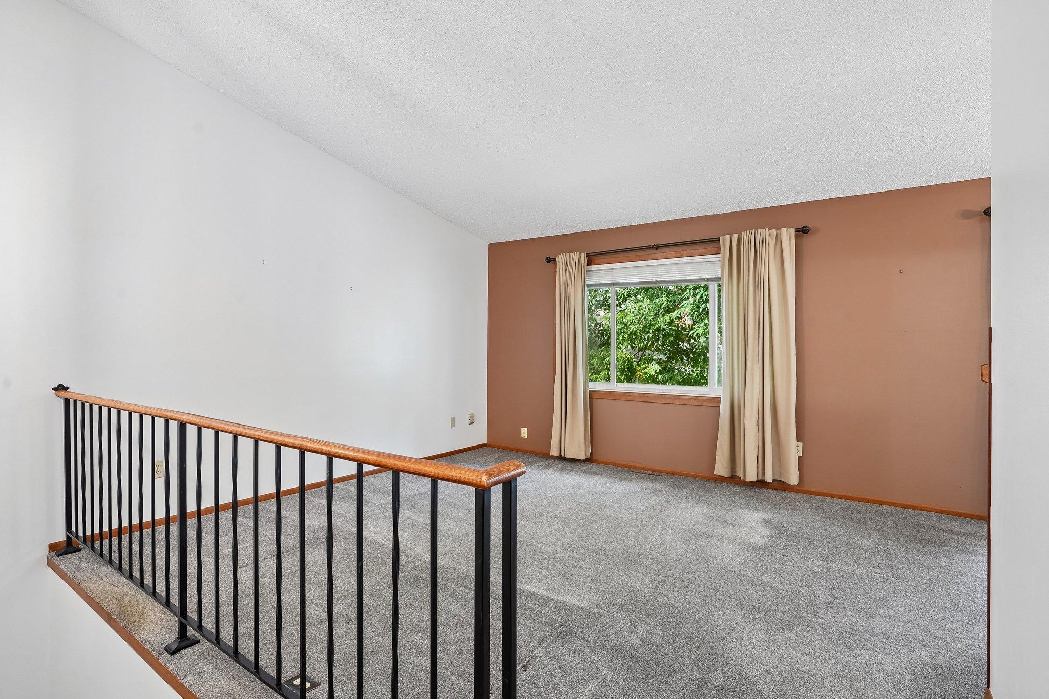 8-web-or-mls-Whispering River Ln-S0409-008.jpg