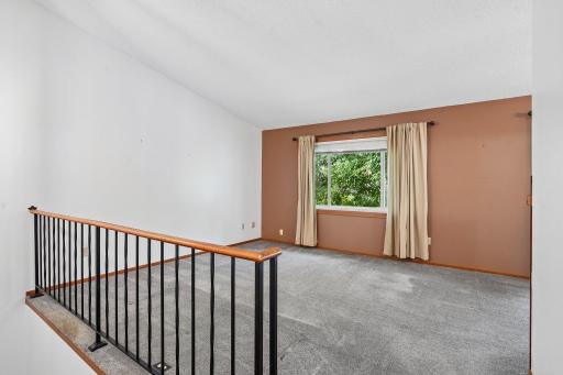 8-web-or-mls-Whispering River Ln-S0409-008.jpg