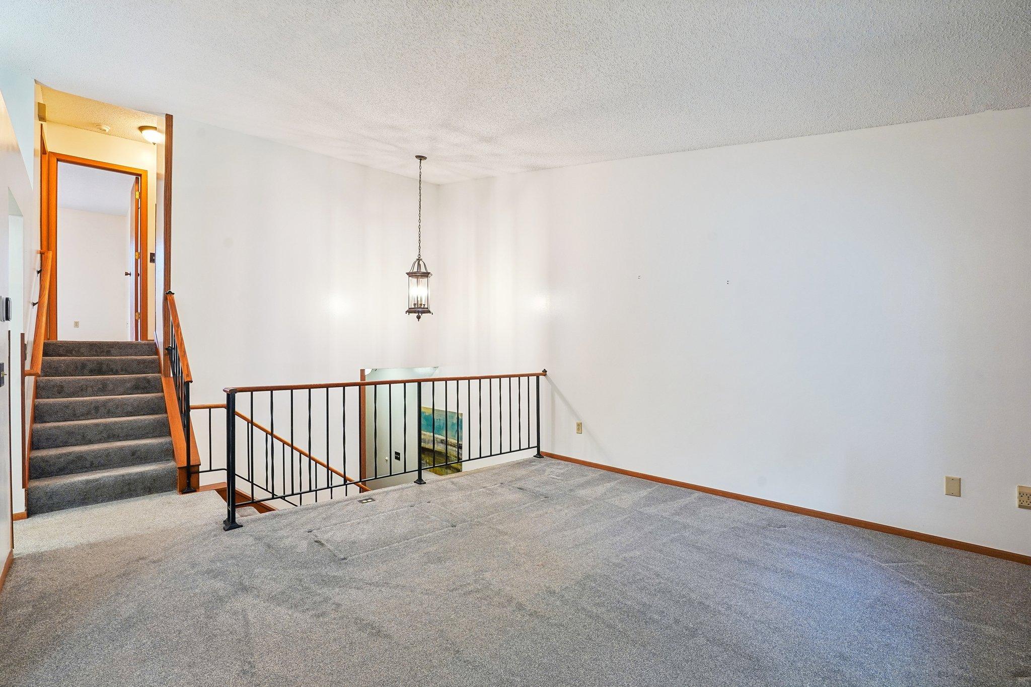 11-web-or-mls-Whispering River Ln-S0409-011.jpg