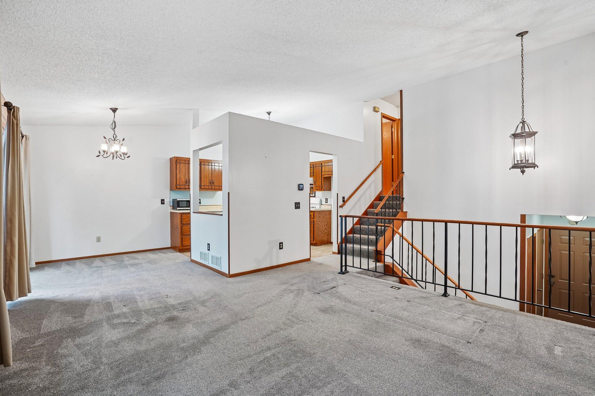 10-web-or-mls-Whispering River Ln-S0409-010.jpg