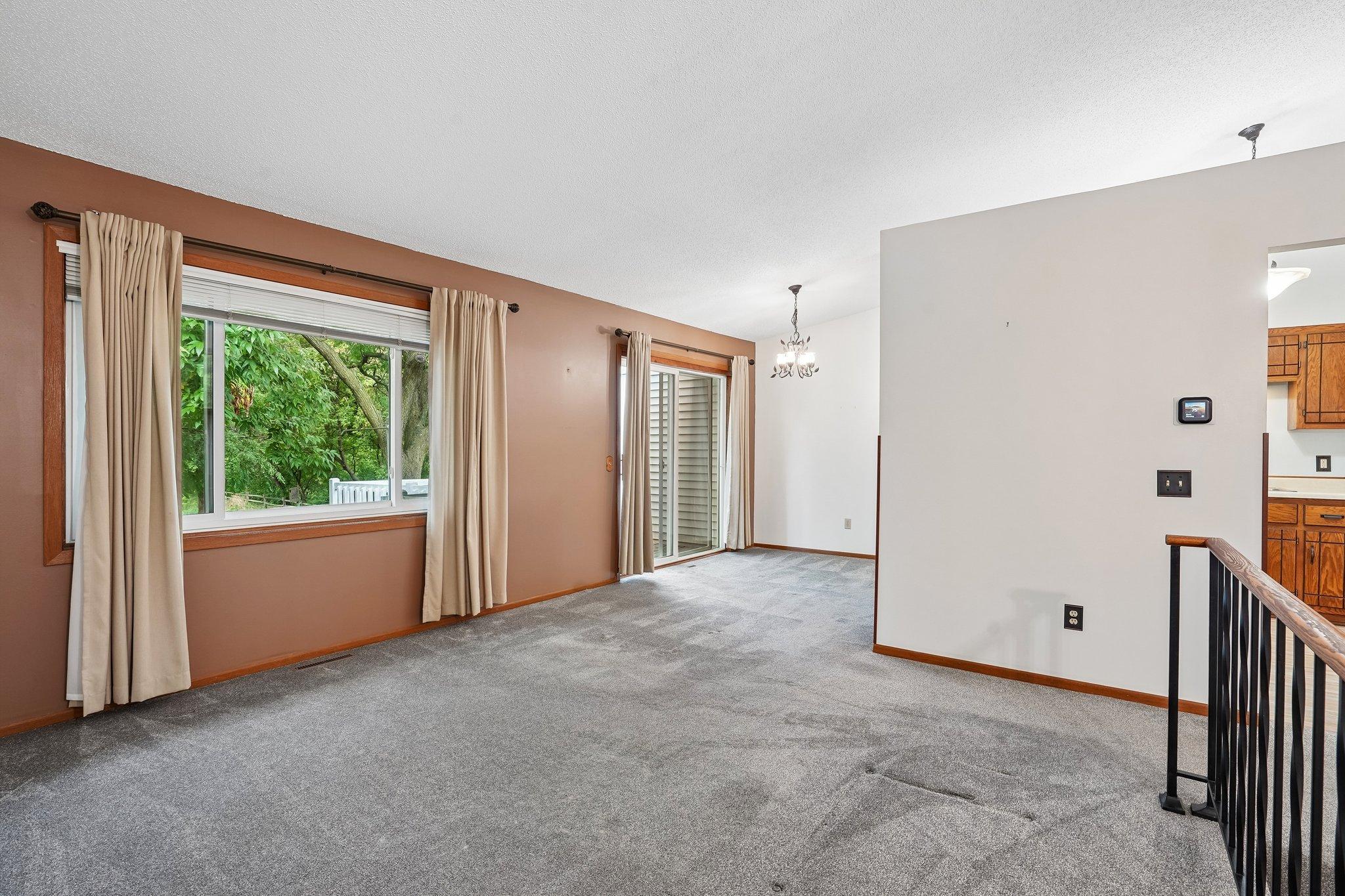 9-web-or-mls-Whispering River Ln-S0409-009.jpg