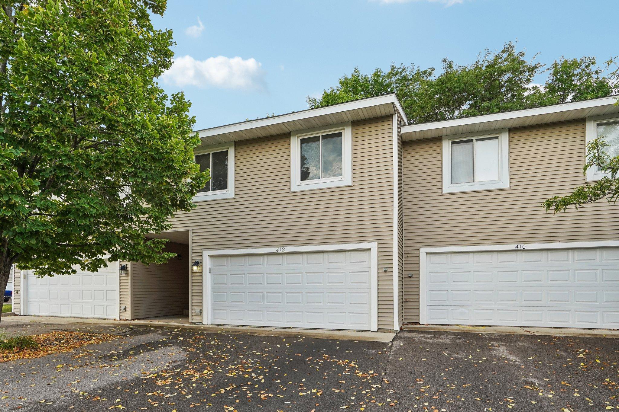 3-web-or-mls-Whispering River Ln-S0409-003.jpg