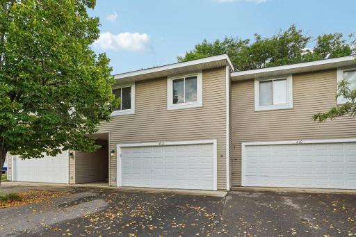3-web-or-mls-Whispering River Ln-S0409-003.jpg