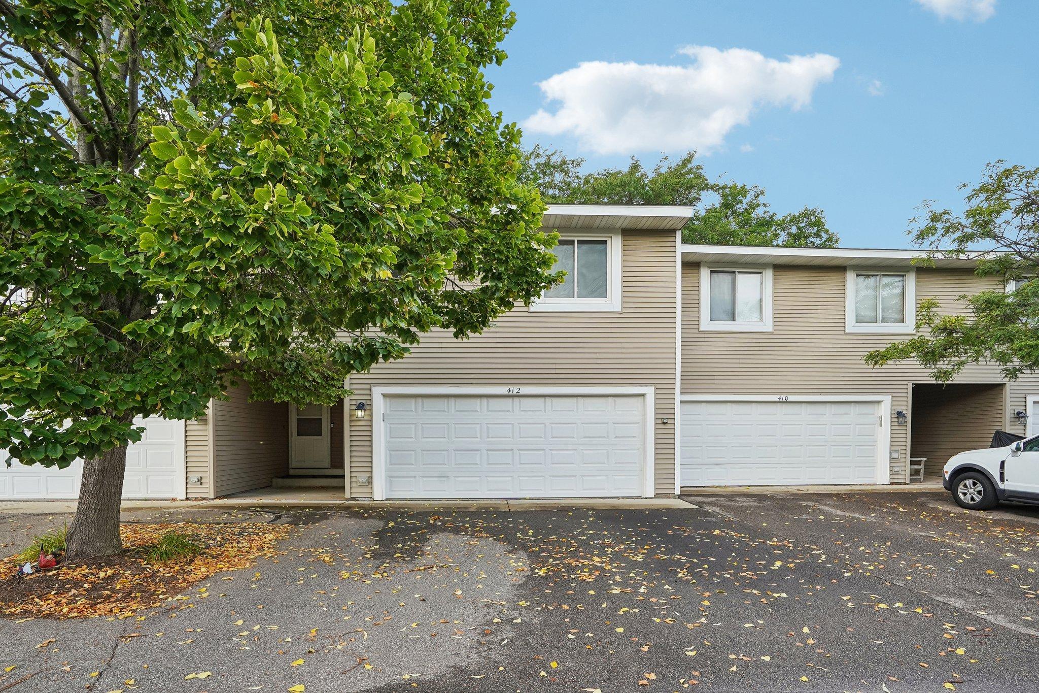 2-web-or-mls-Whispering River Ln-S0409-002.jpg