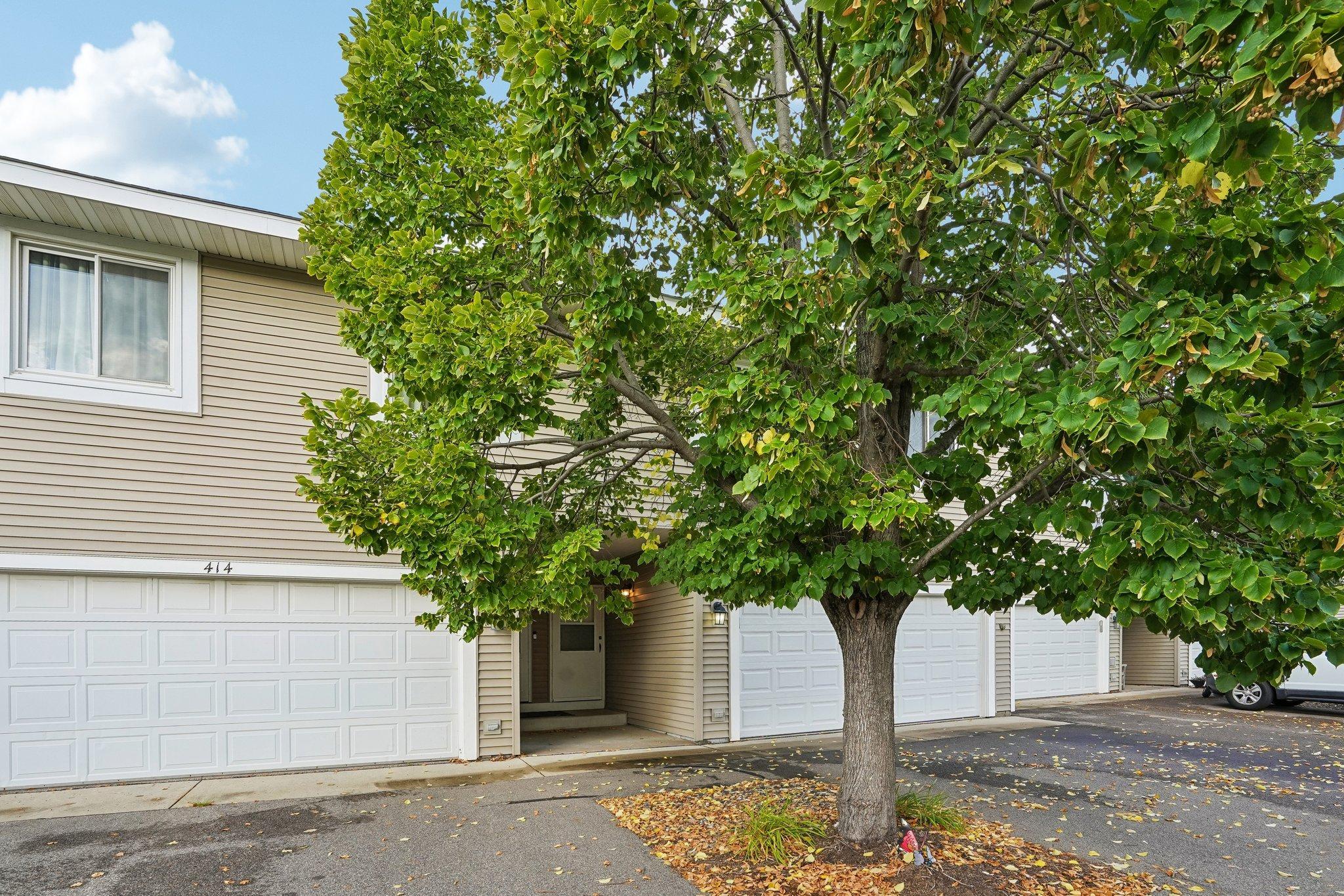1-web-or-mls-Whispering River Ln-S0409-001.jpg