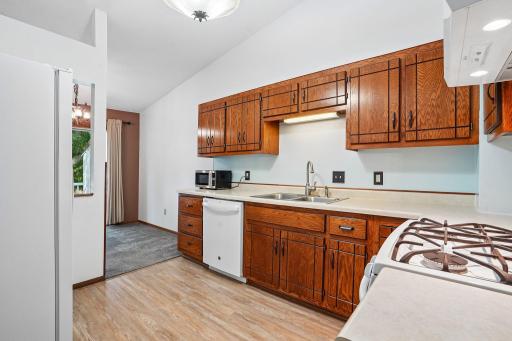 18-web-or-mls-Whispering River Ln-S0409-018.jpg