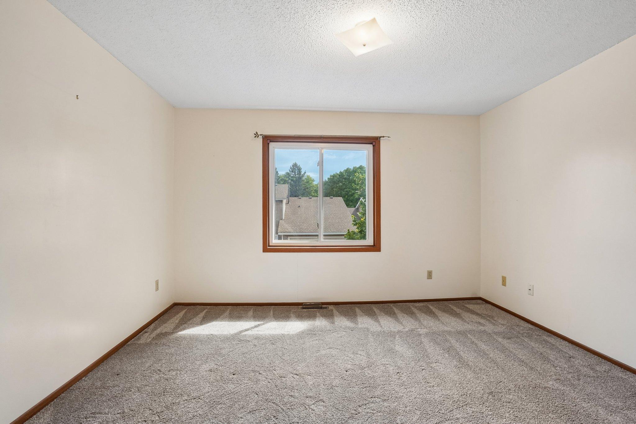 21-web-or-mls-Whispering River Ln-S0409-021.jpg