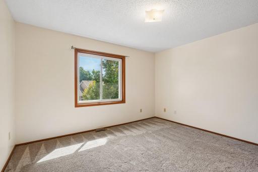 22-web-or-mls-Whispering River Ln-S0409-022.jpg