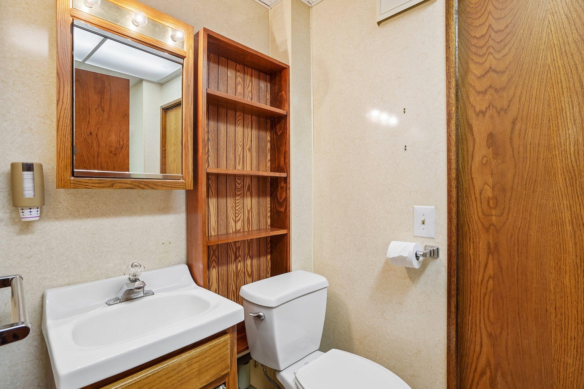 28-web-or-mls-Whispering River Ln-S0409-028.jpg