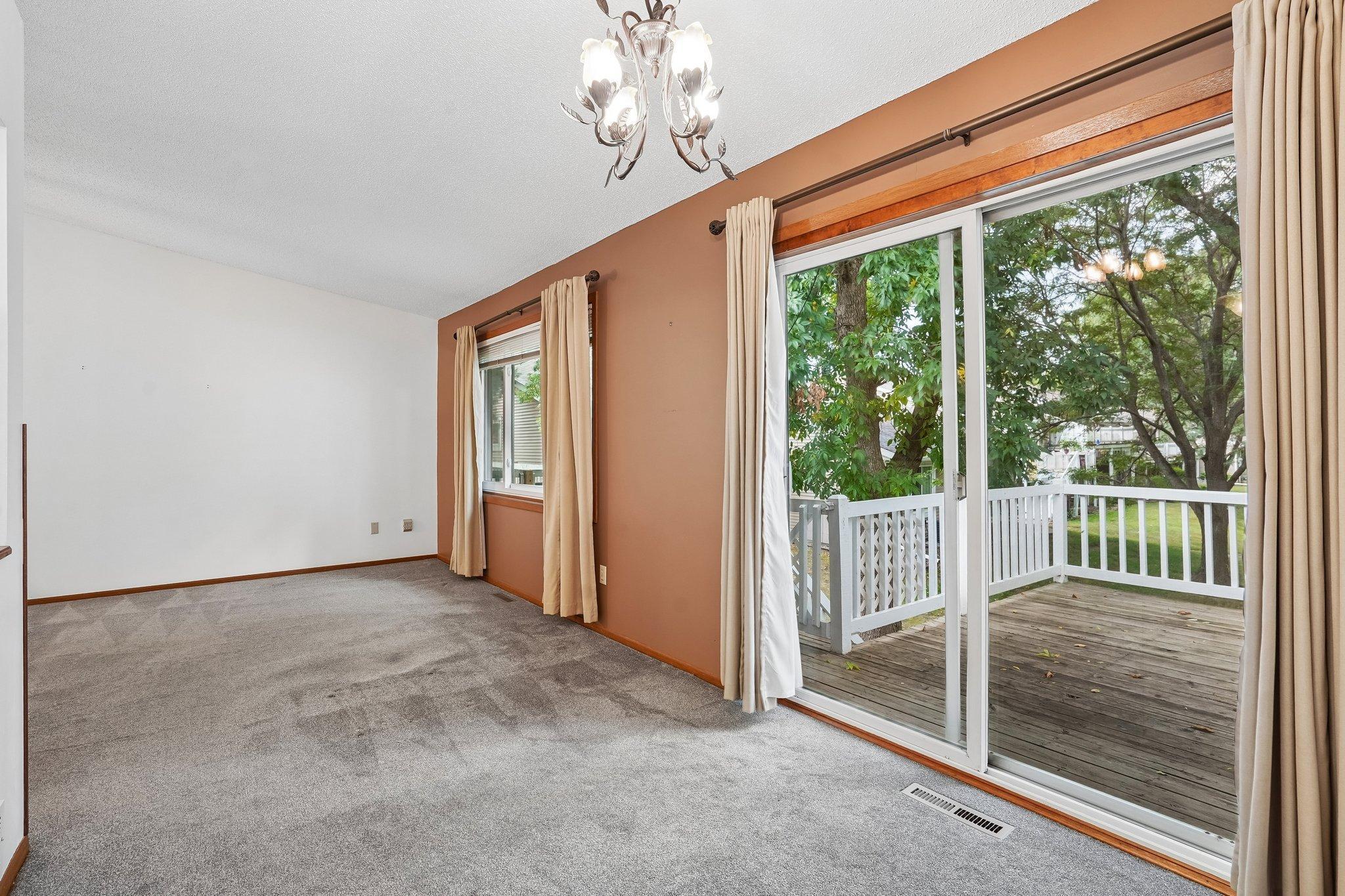 14-web-or-mls-Whispering River Ln-S0409-014.jpg
