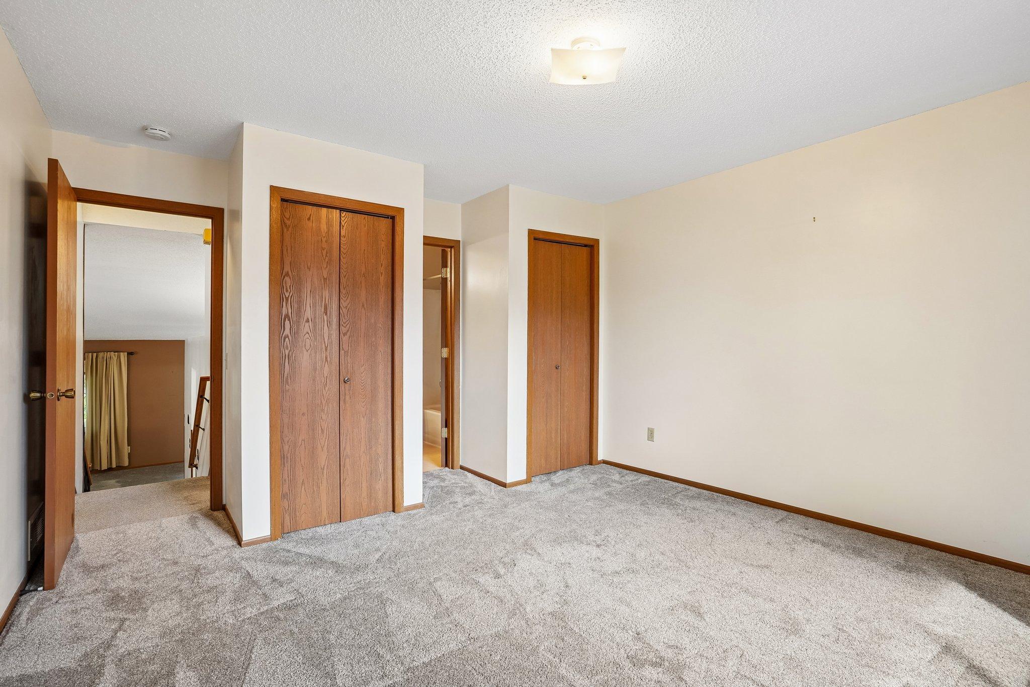 24-web-or-mls-Whispering River Ln-S0409-024.jpg