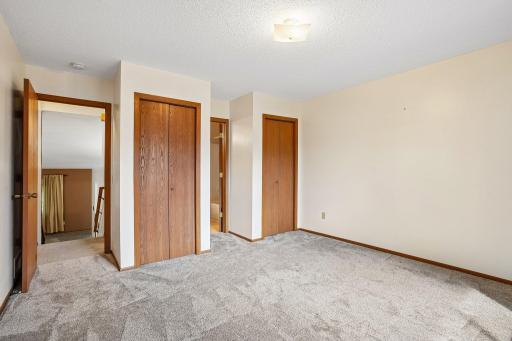 24-web-or-mls-Whispering River Ln-S0409-024.jpg