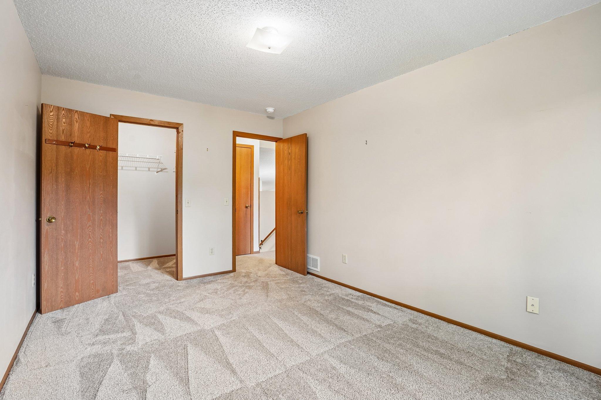26-web-or-mls-Whispering River Ln-S0409-026.jpg