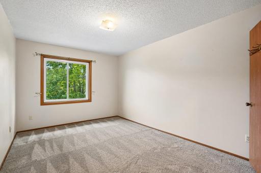 25-web-or-mls-Whispering River Ln-S0409-025.jpg